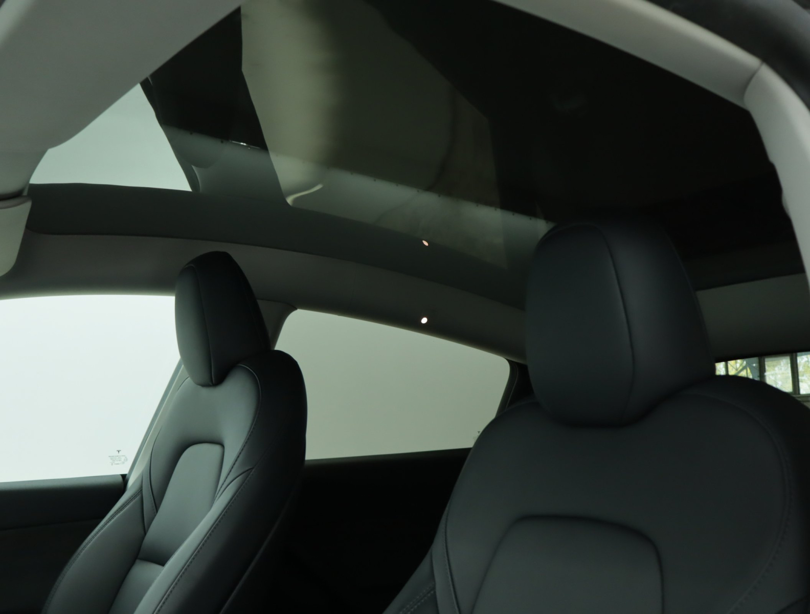 Tesla Model Y Long Range AWD – fotografie 21