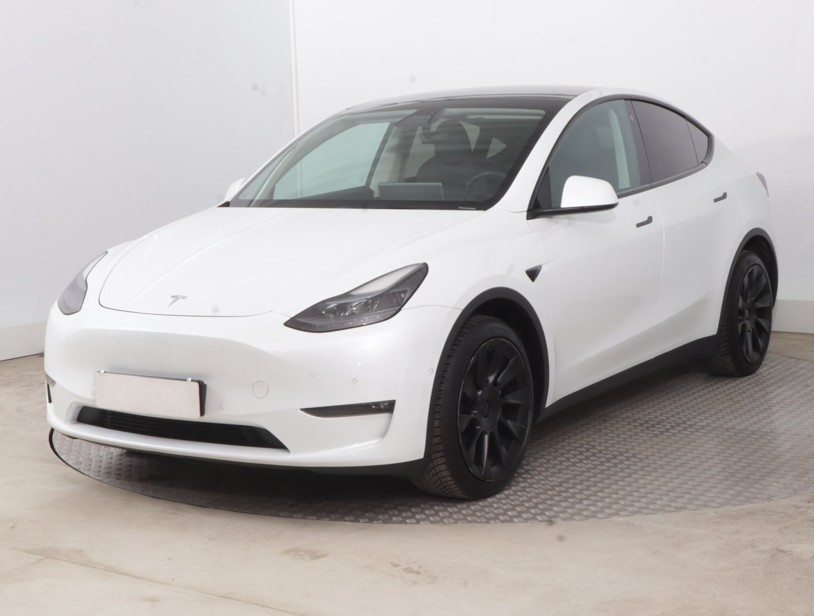 Tesla Model Y Long Range AWD – fotografie 3