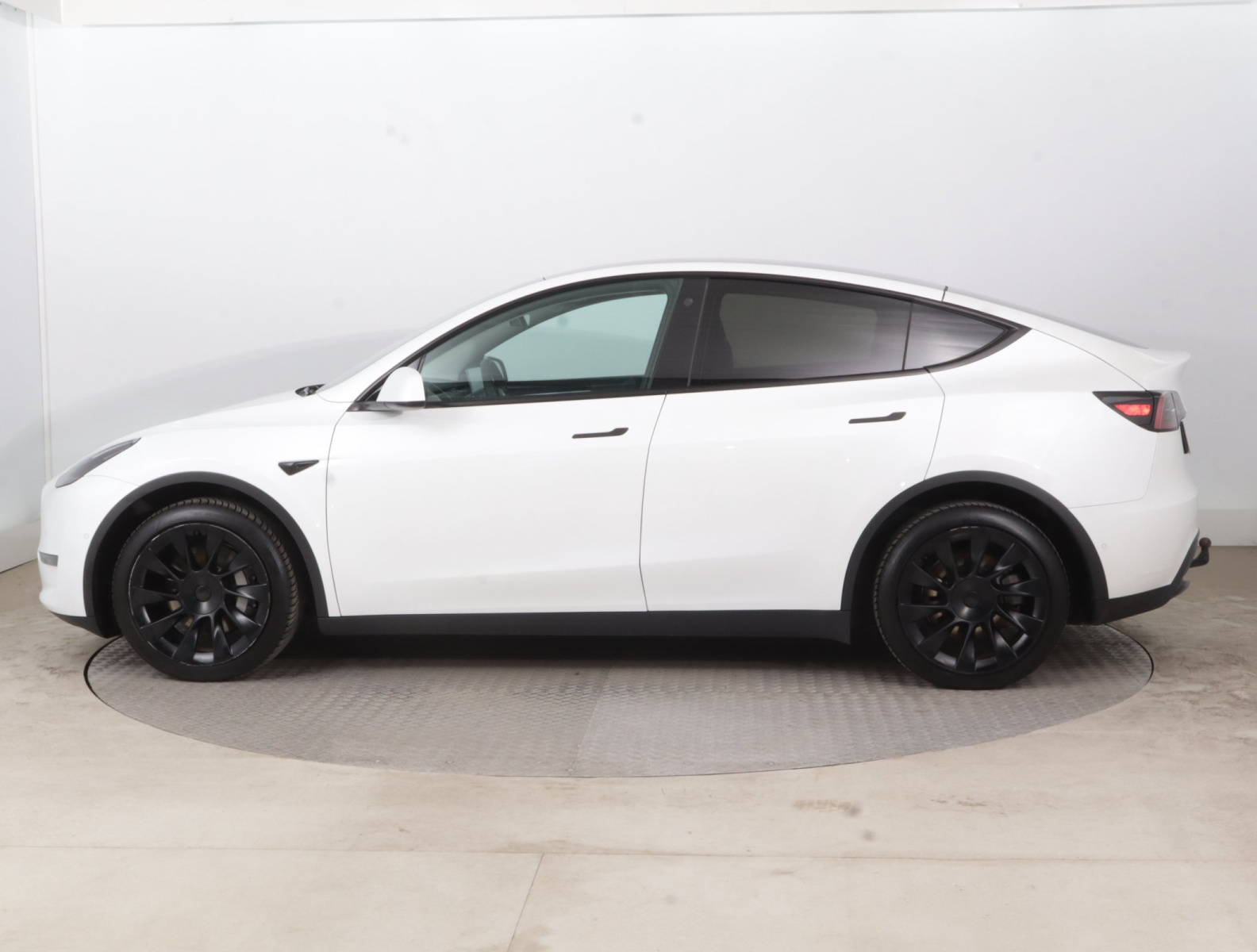 Tesla Model Y Long Range AWD – fotografie 4