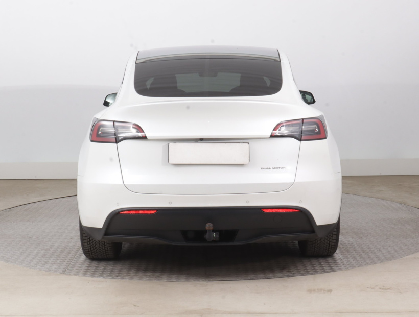 Tesla Model Y, 2022