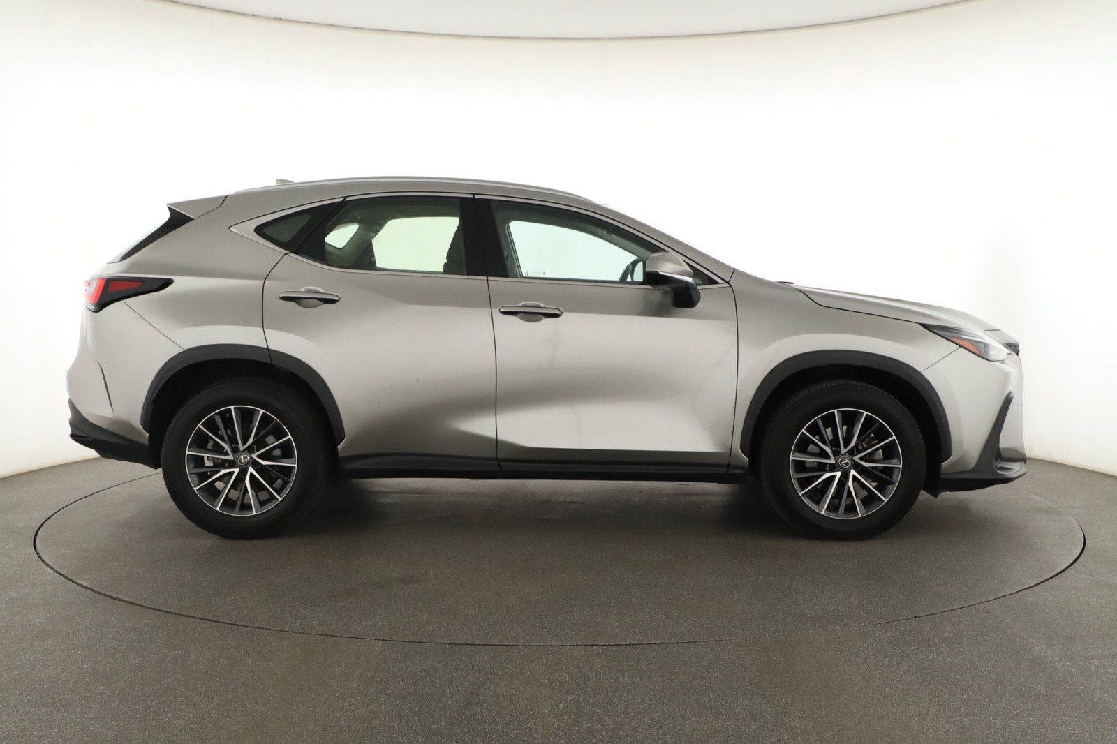 Lexus NX - 2023
