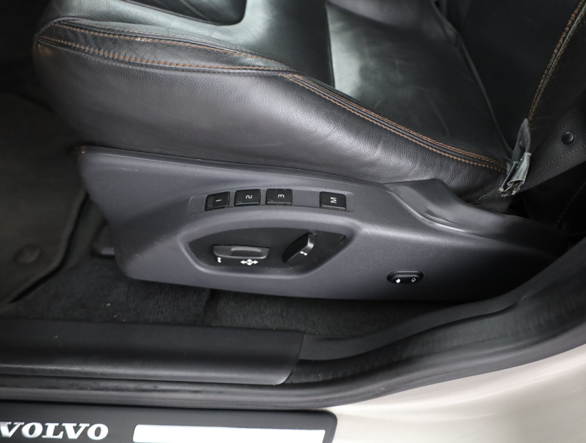 Volvo XC60, 2015