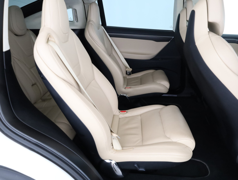 Tesla Model X, 2017