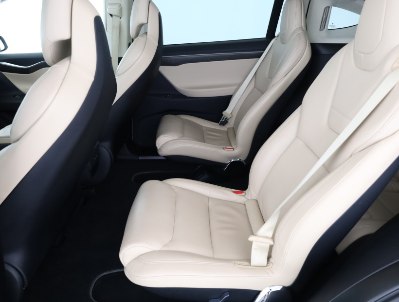 Tesla Model X, 2017