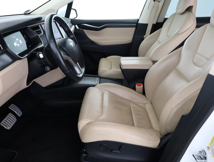 Tesla Model X, 2017
