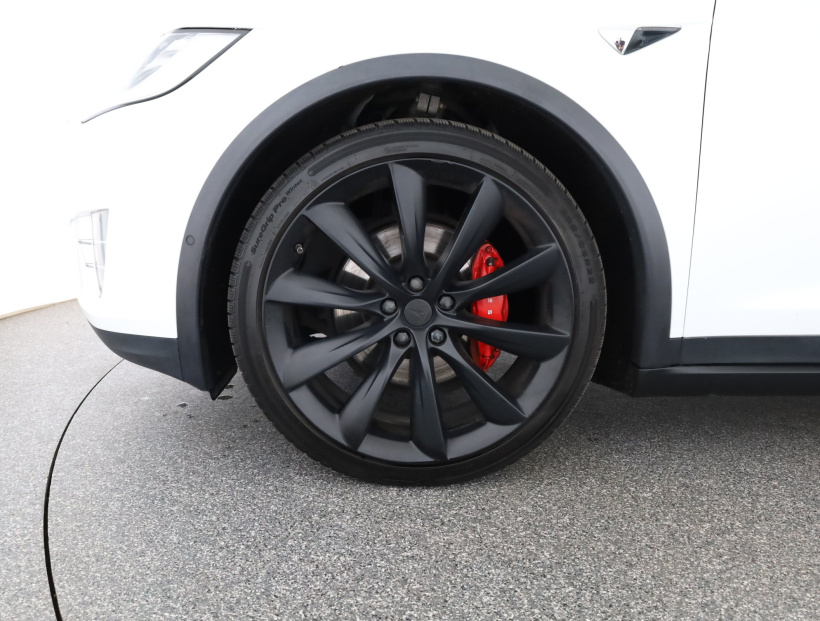 Tesla Model X, 2017
