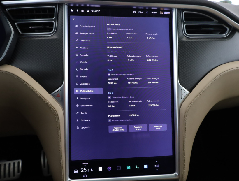 Tesla Model X, 2017
