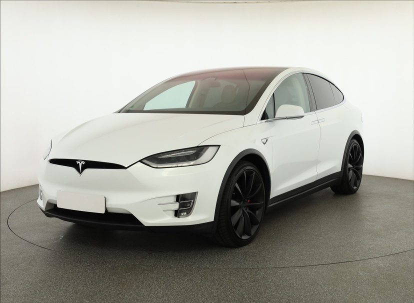 Tesla Model X, 2017