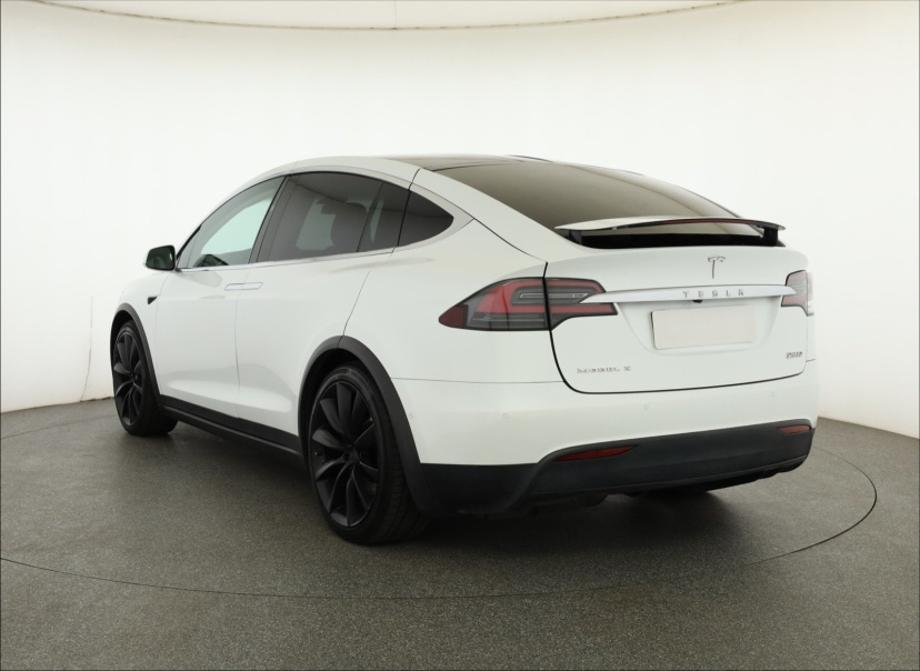 Tesla Model X, 2017
