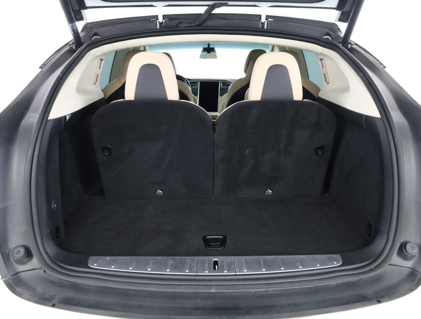 Tesla Model X, 2017
