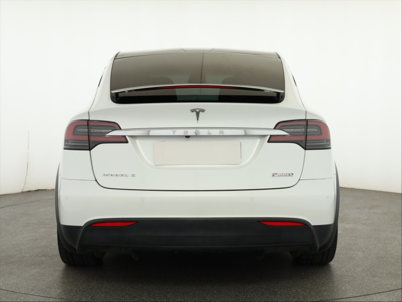 Tesla Model X, 2017