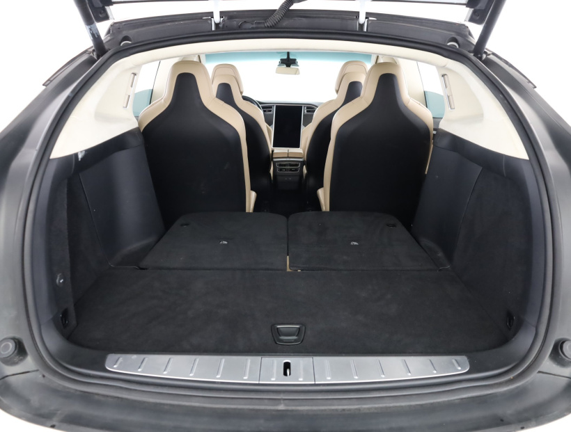 Tesla Model X, 2017