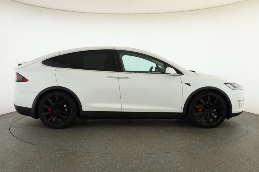 Tesla Model X, 2017