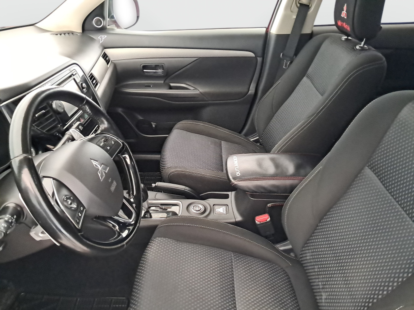 Mitsubishi Outlander, 2016