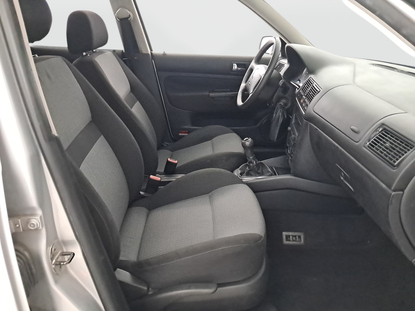 Volkswagen Golf, 2003