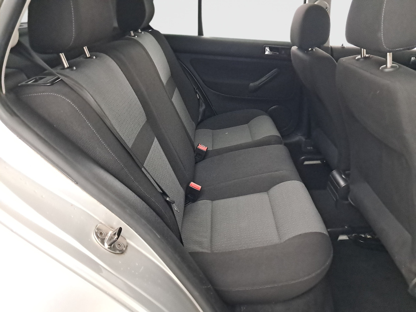 Volkswagen Golf, 2003
