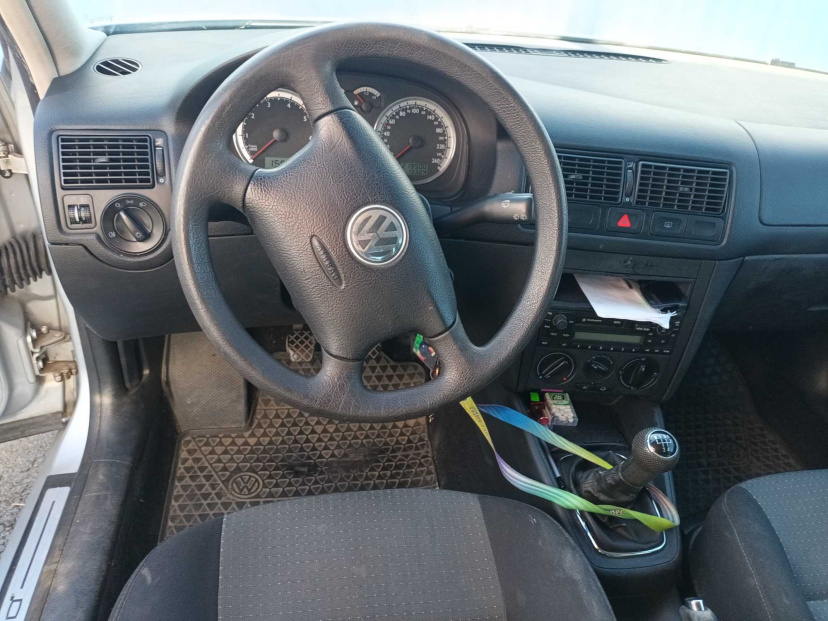 Volkswagen Golf, 2003