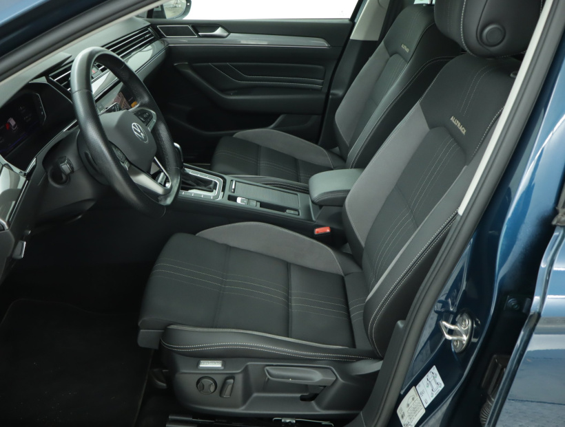 Volkswagen Passat, 2022