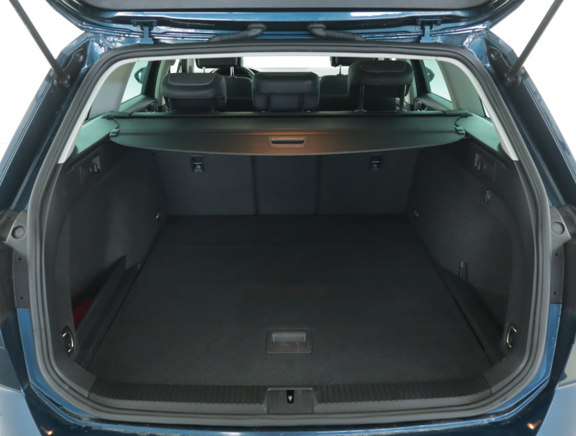 Volkswagen Passat, 2022