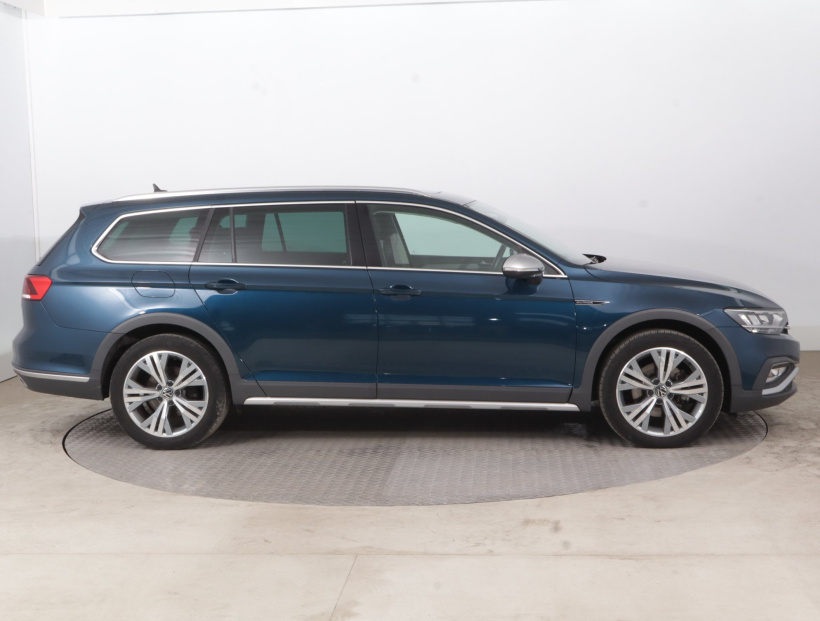 Volkswagen Passat, 2022