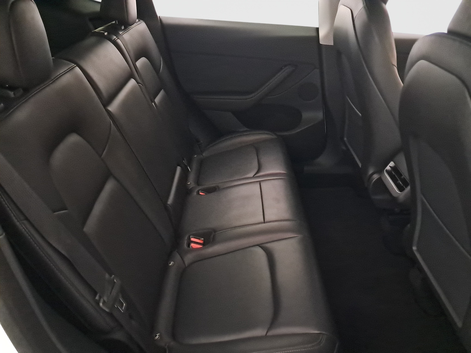 Tesla Model Y Long Range AWD – fotografie 13