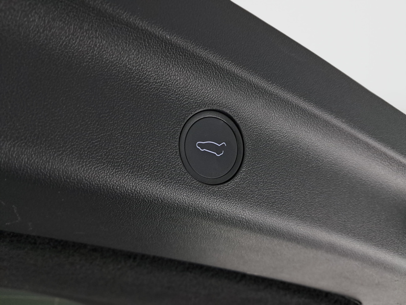 Tesla Model Y, 2022