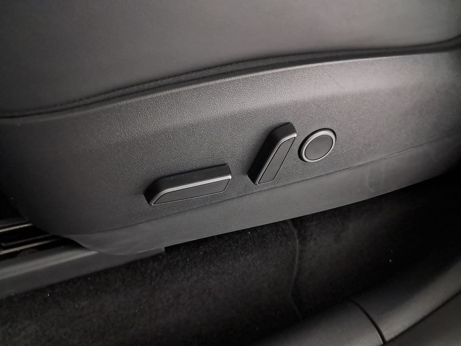 Tesla Model Y Long Range AWD – fotografie 25