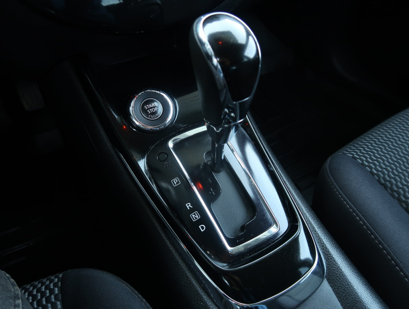 Nissan Pulsar, 2015