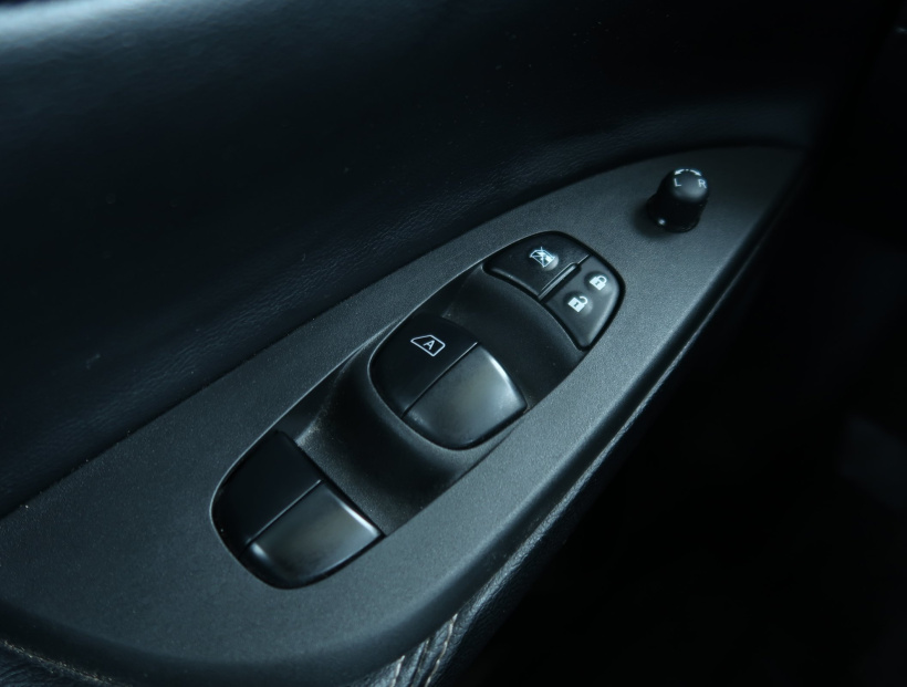 Nissan Pulsar, 2015