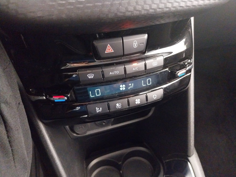Peugeot 208, 2015