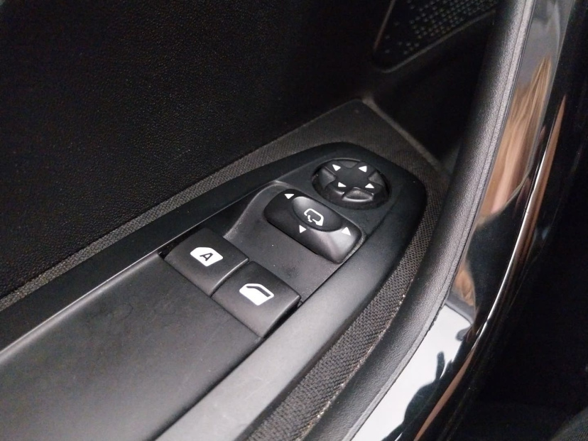 Peugeot 208, 2015