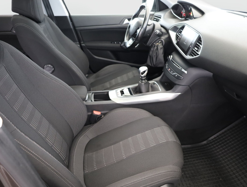 Peugeot 308, 2015