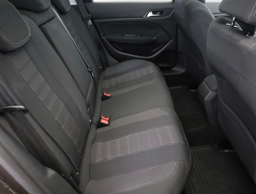 Peugeot 308, 2015