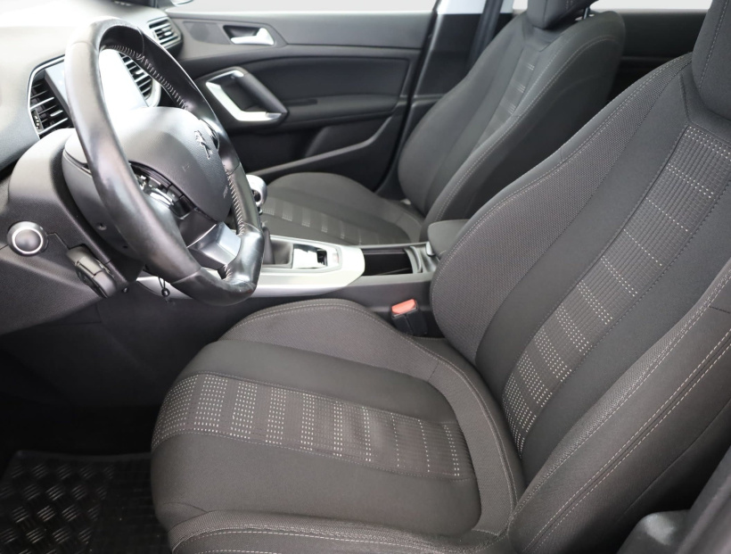 Peugeot 308, 2015