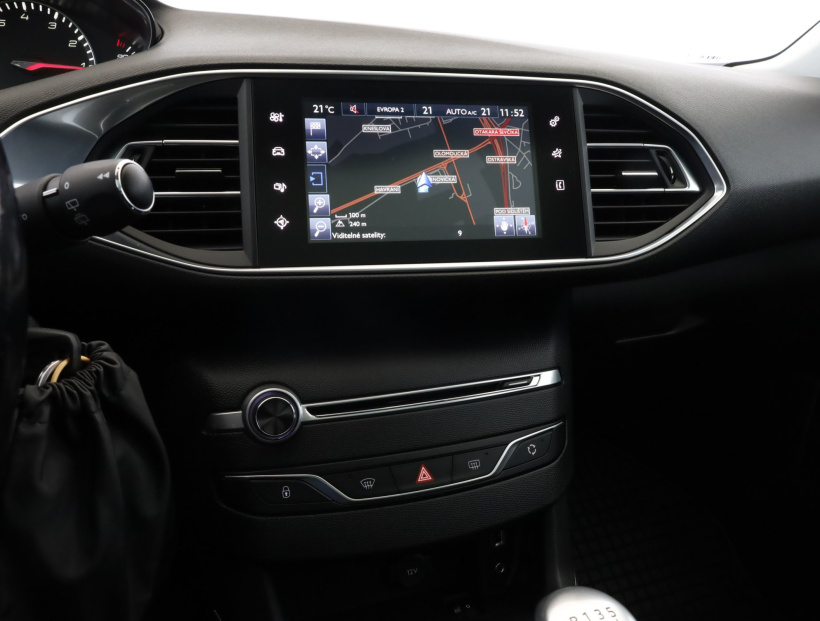 Peugeot 308, 2015