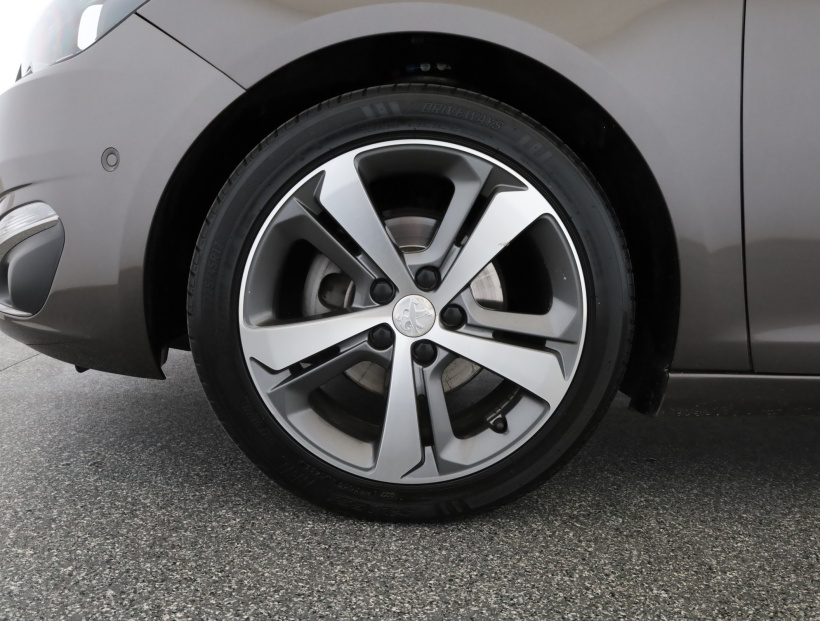Peugeot 308, 2015