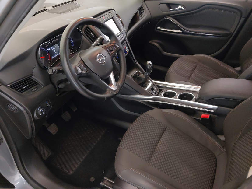 Opel Zafira, 2019