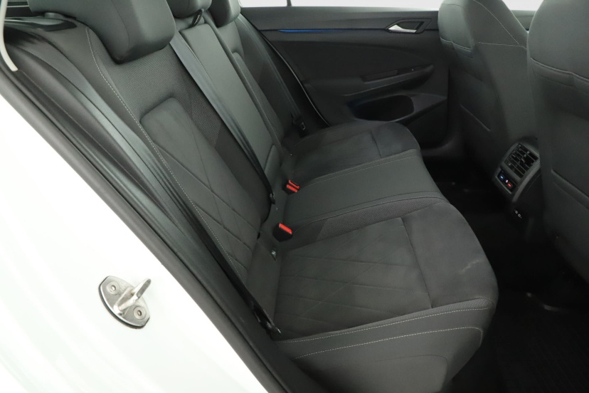 Volkswagen Golf, 2021