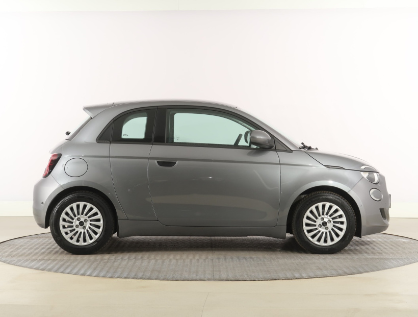 Fiat 500e, 2023