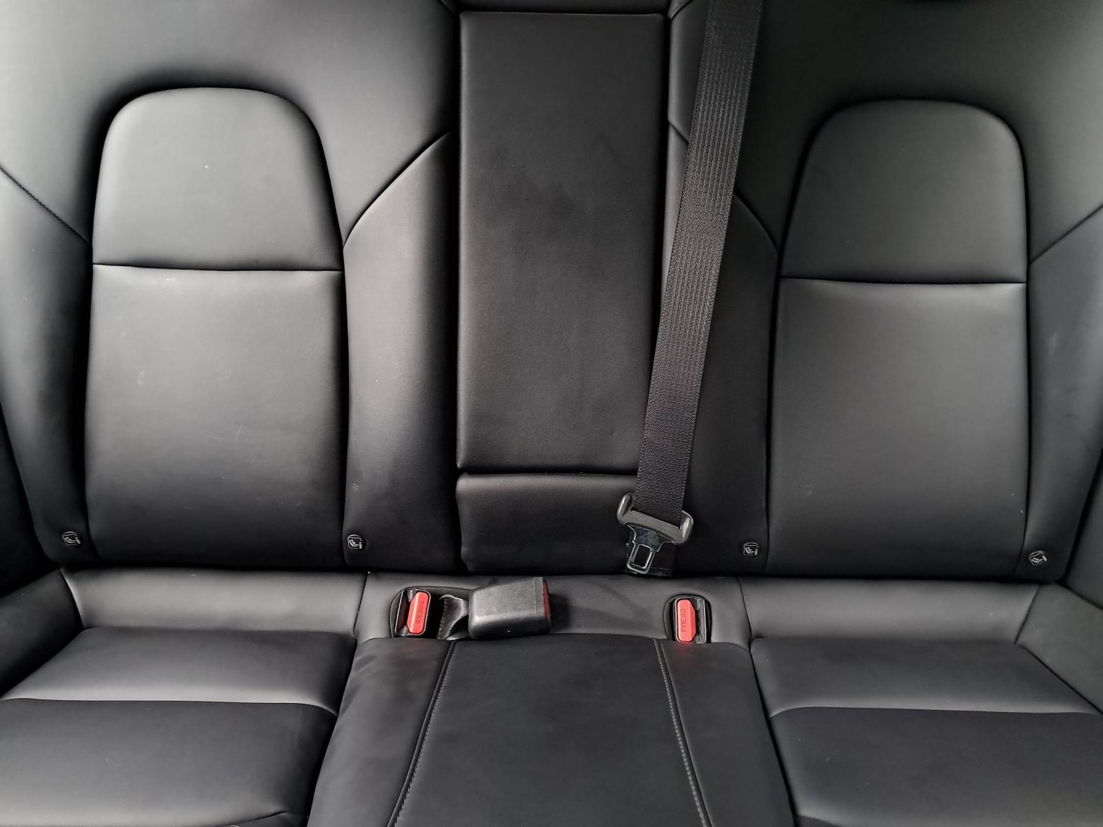 Tesla Model 3 Long Range AWD – fotografie 14