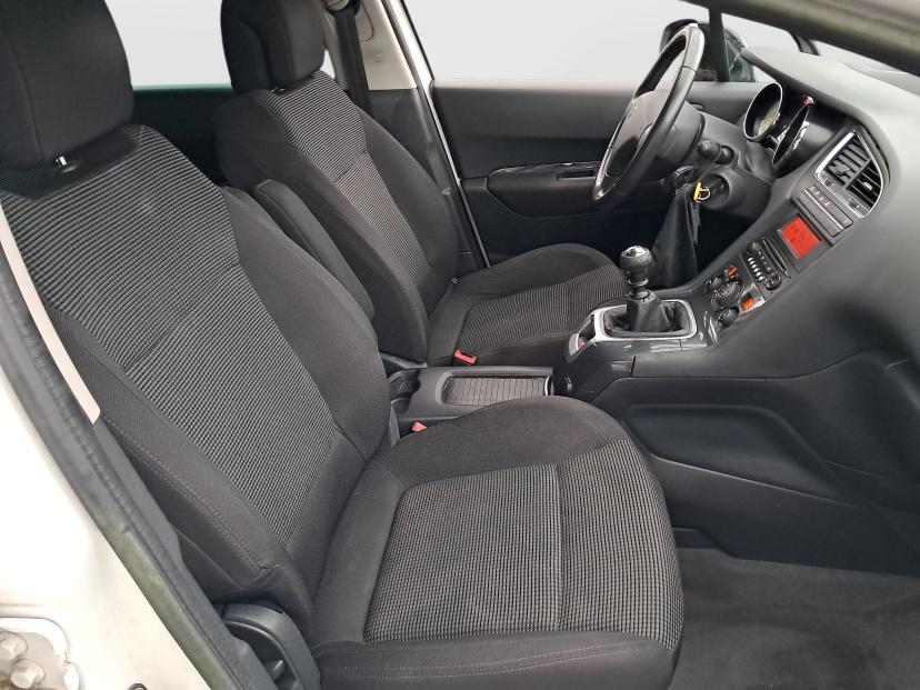 Peugeot 5008, 2011