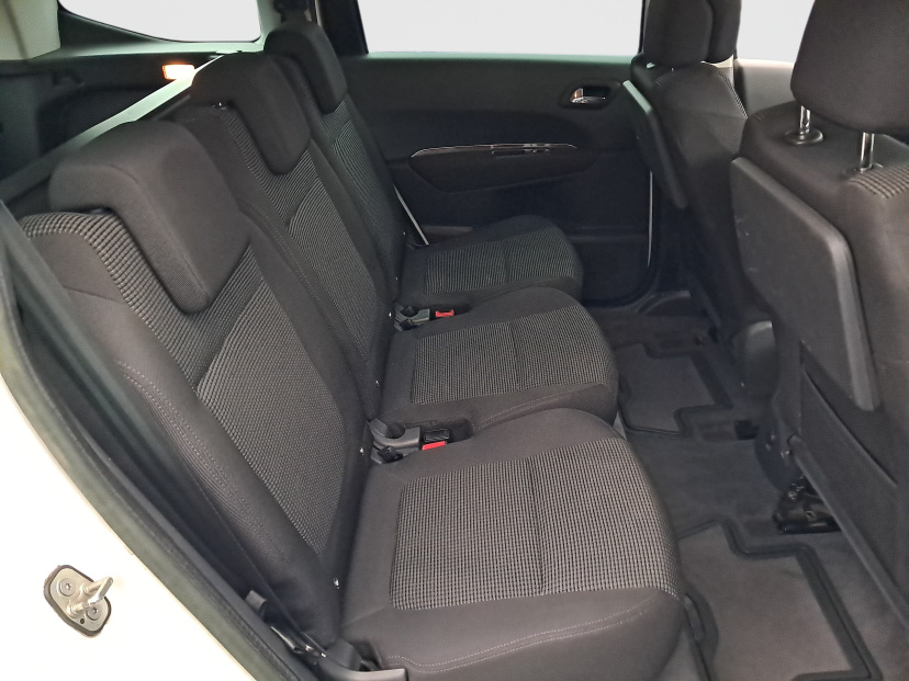 Peugeot 5008, 2011