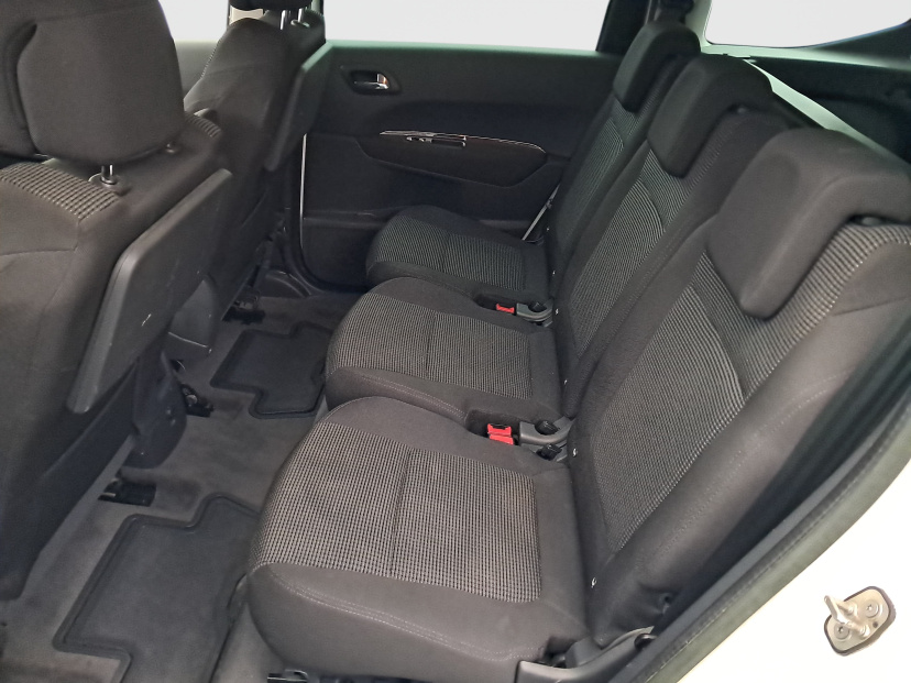 Peugeot 5008, 2011