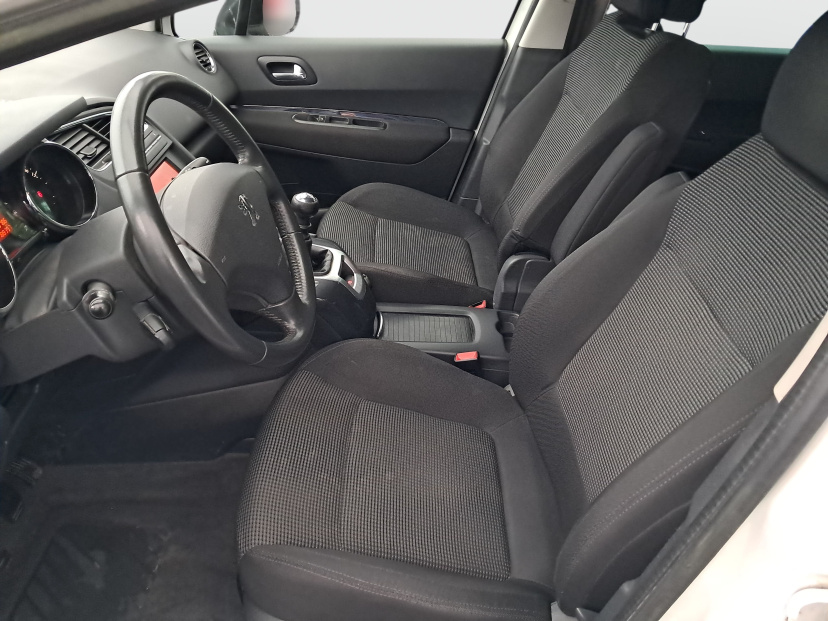 Peugeot 5008, 2011