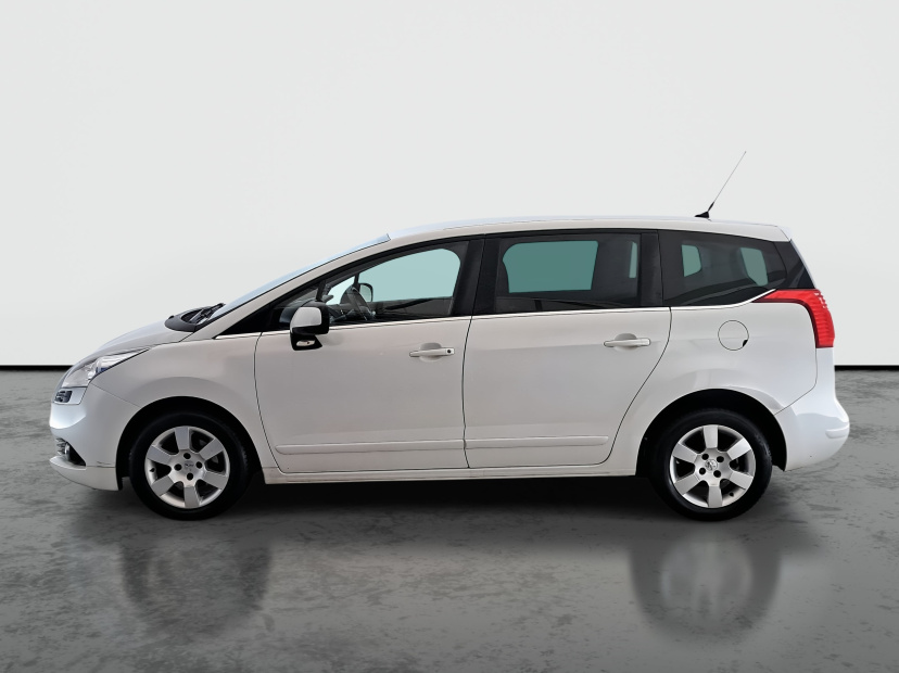 Peugeot 5008, 2011