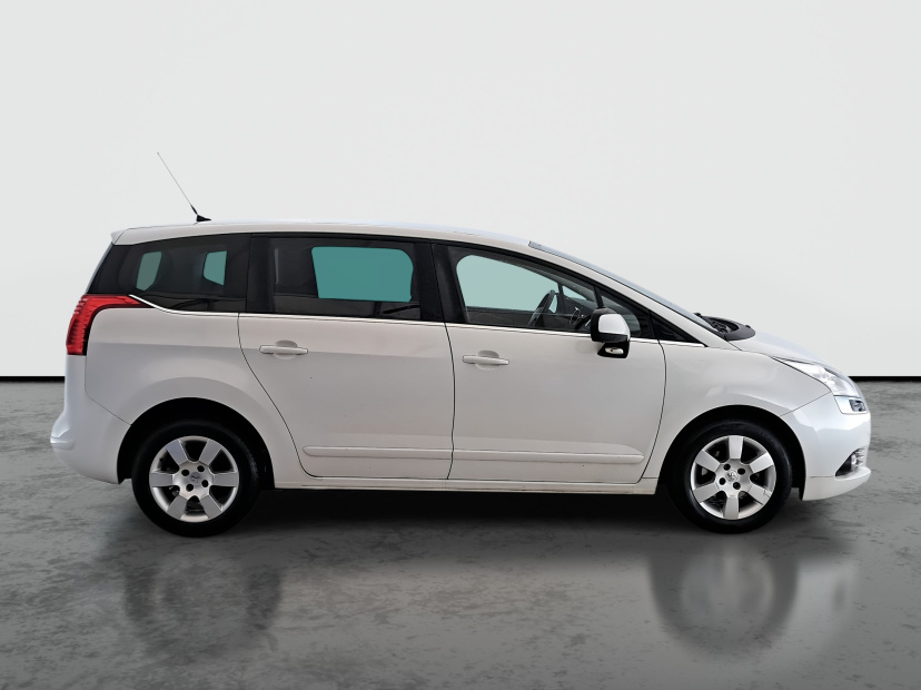 Peugeot 5008, 2011