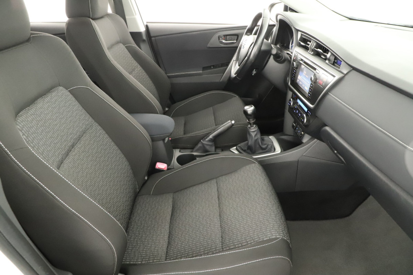 Toyota Auris, 2015