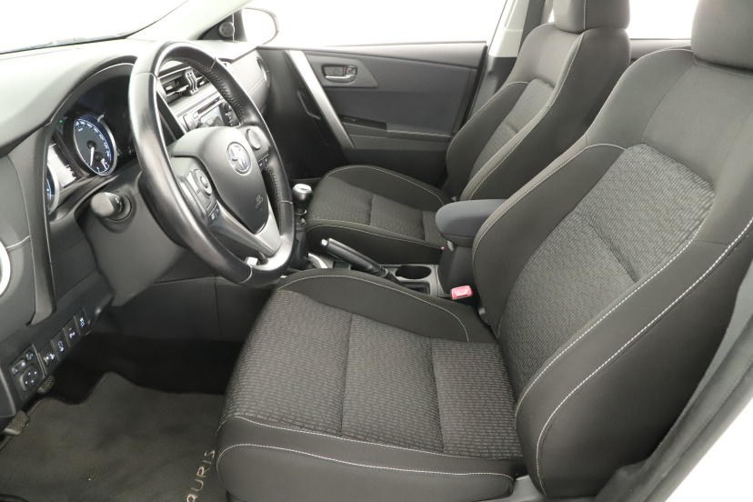 Toyota Auris, 2015