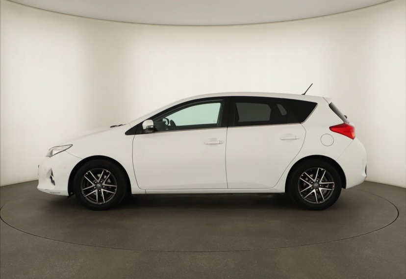 Toyota Auris, 2015
