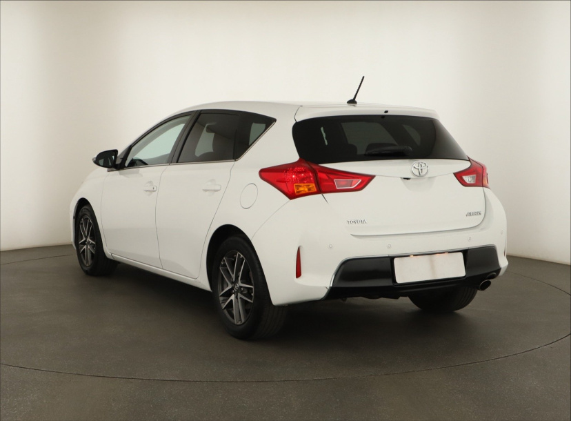 Toyota Auris, 2015